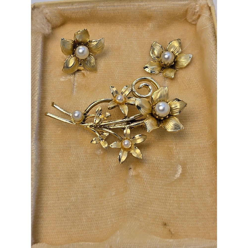 Coro Brooch & Earring Set Womens OS Gold Excellent Floral Faux Pearl Vintage Box - Picture 2 of 3